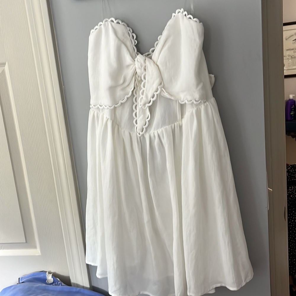 White strapless flowy dress NWT